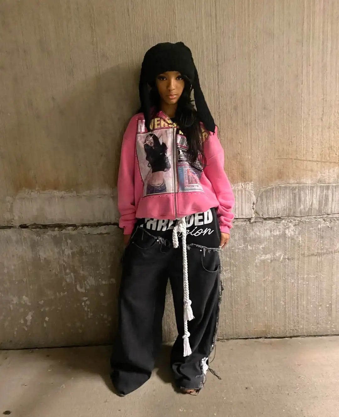 "IN VERSAILLES WE TRUST" GRAPHIC ZIPPER