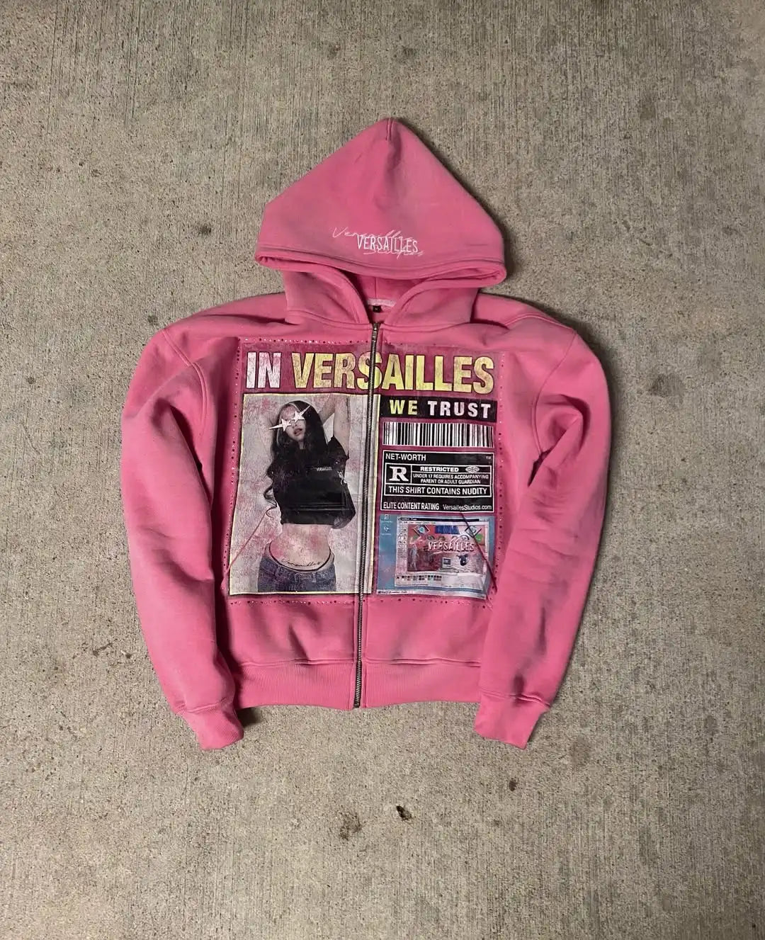 "IN VERSAILLES WE TRUST" GRAPHIC ZIPPER